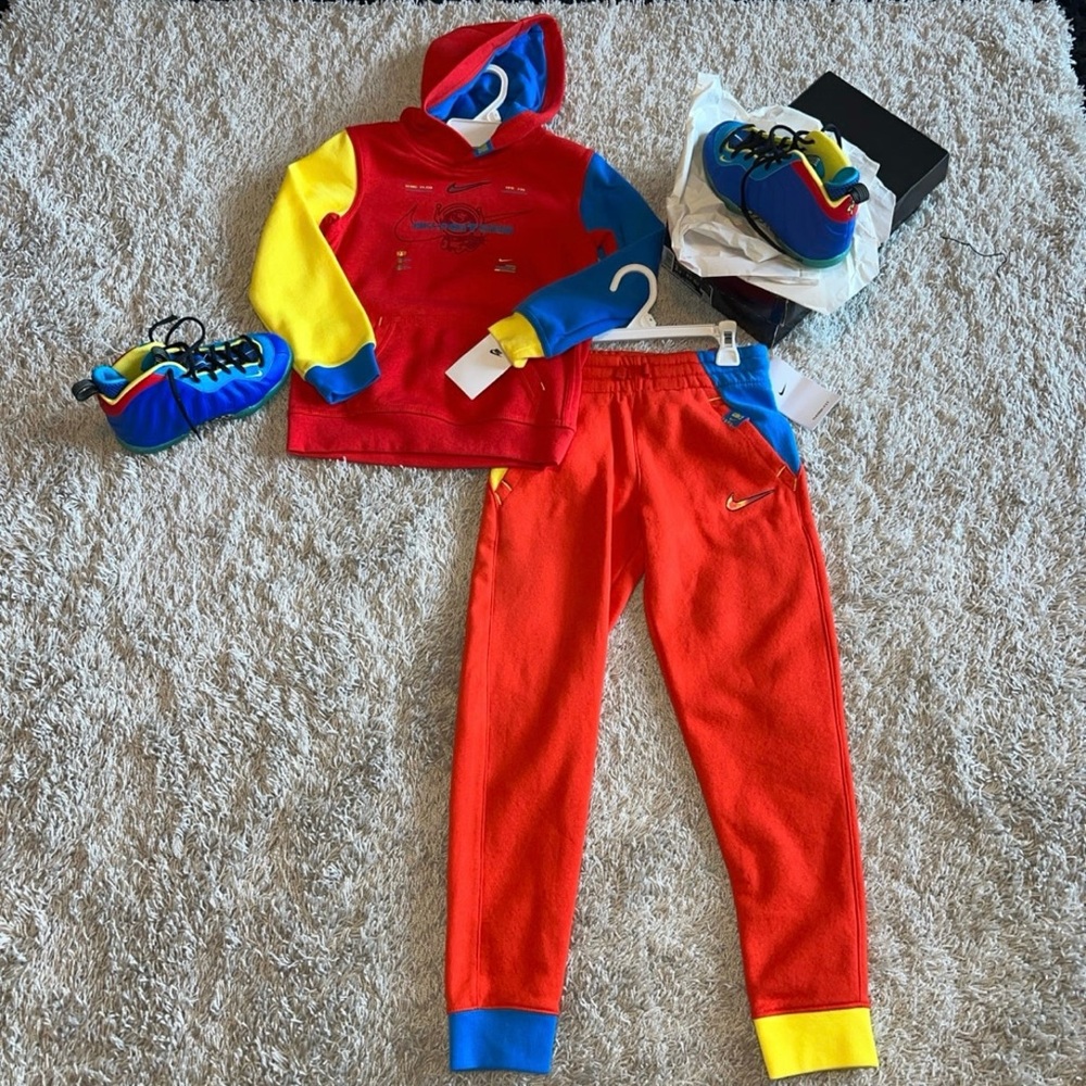 NWT Nike Sweatsuit and matching Foamposite